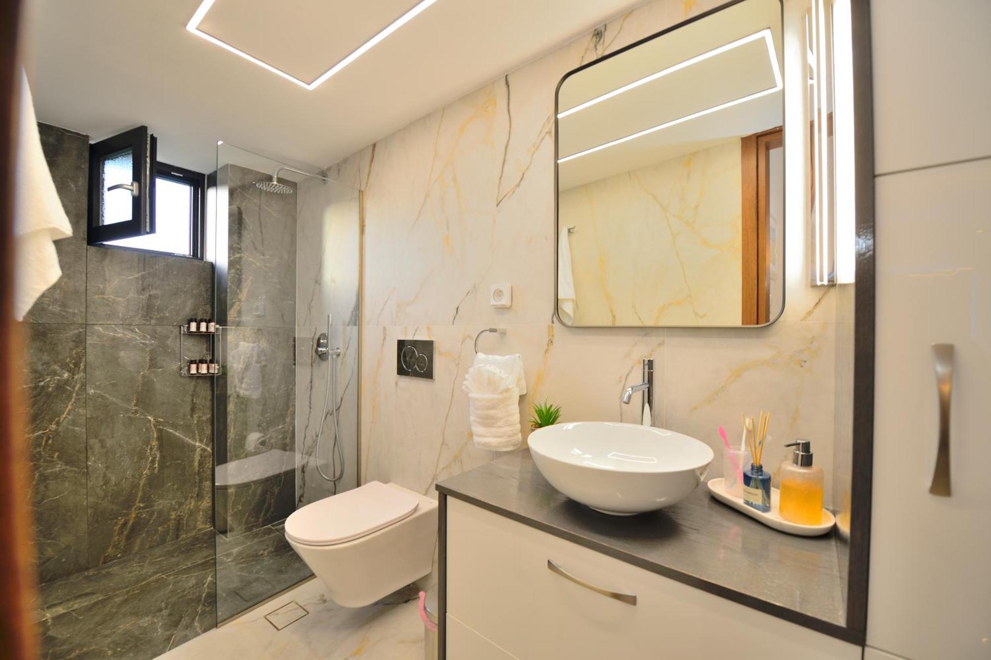 Anatoli Apartment *