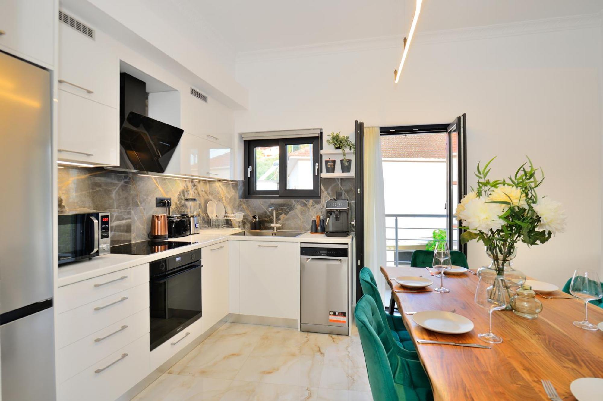Anatoli Apartment *